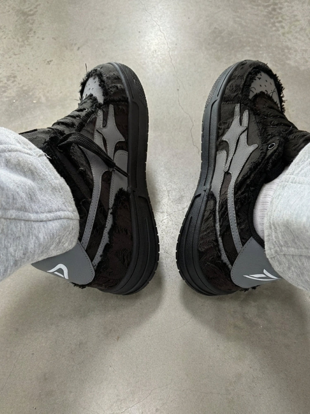 FaceronStudio - Sneakers Broken Negras